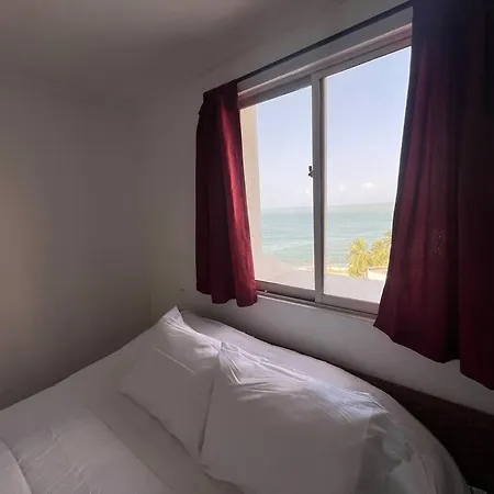 Cozy Beachfront Great Views & Pool