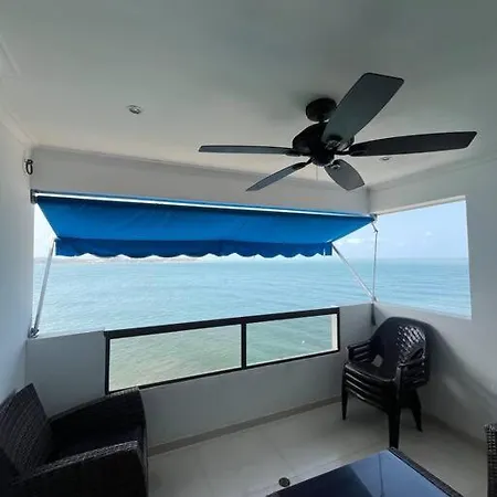 Cozy Beachfront Great Views & Pool Cartagena