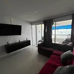 Cozy Beachfront Apt Great Views & Pool