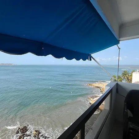 Cozy Beachfront Great Views & Pool Cartagena