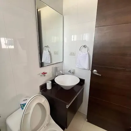Apartment Cozy Beachfront Great Views & Pool *
