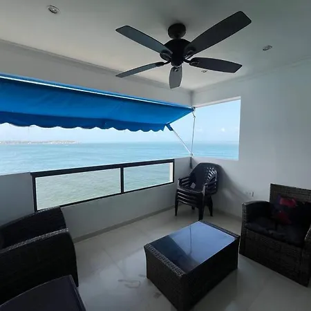 Cozy Beachfront Great Views & Pool *